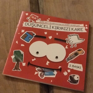 Düşünceli Kırmızı Kare